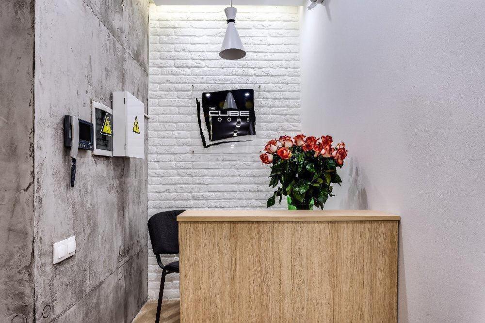 The Cube Rooms Lviv Bagian luar foto