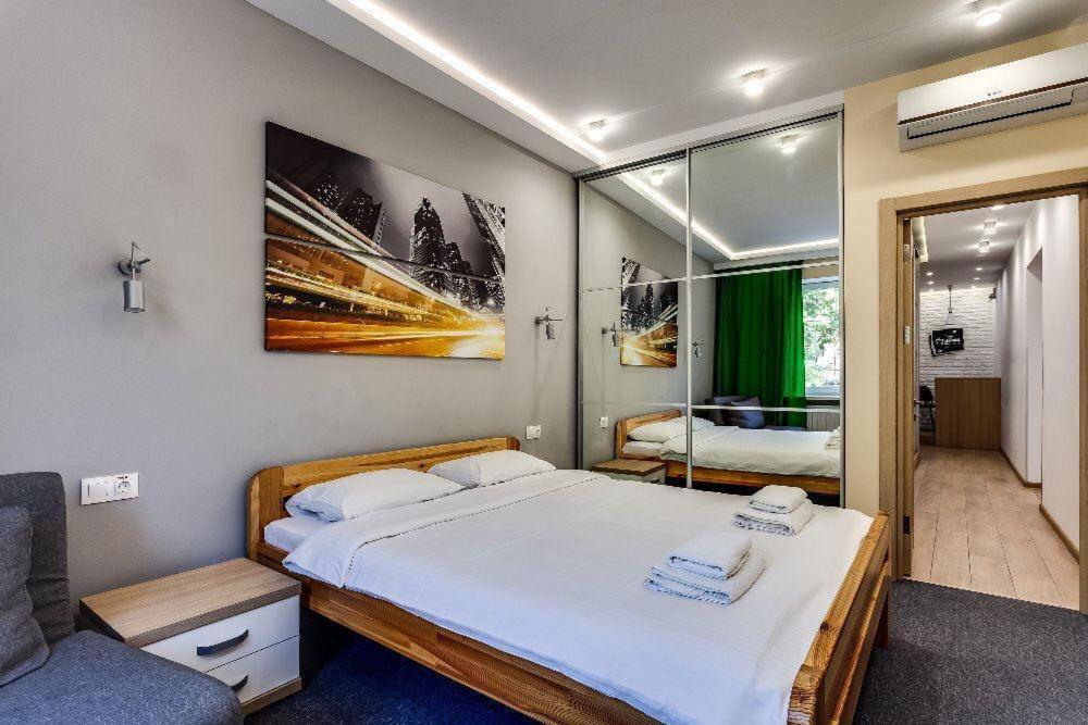 The Cube Rooms Lviv Bagian luar foto